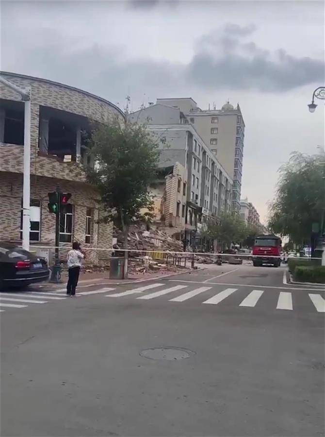 黑龙江佳木斯同江市一宾馆发生部分坍塌，1人死亡